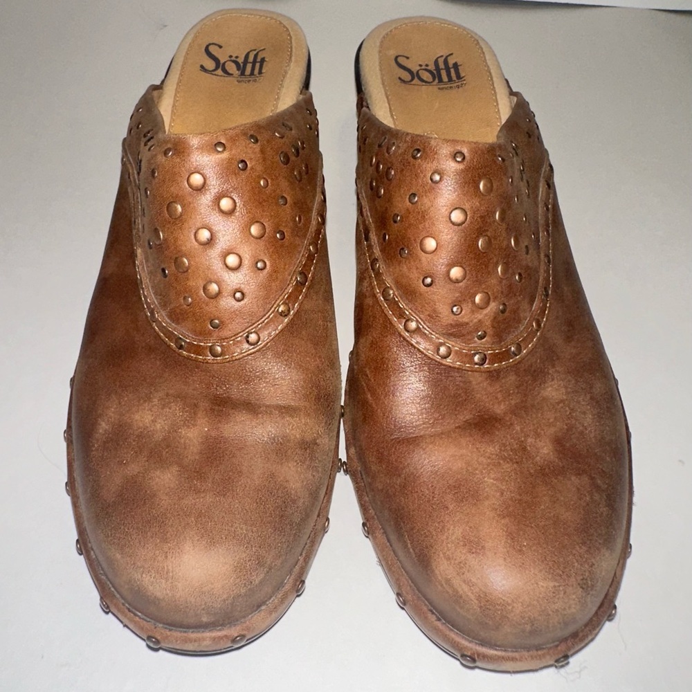 Sofft Langston Studded Carmel Brown Leather Womens Size 8M Clogs Mules 2.5” Heel - Picture 1 of 8